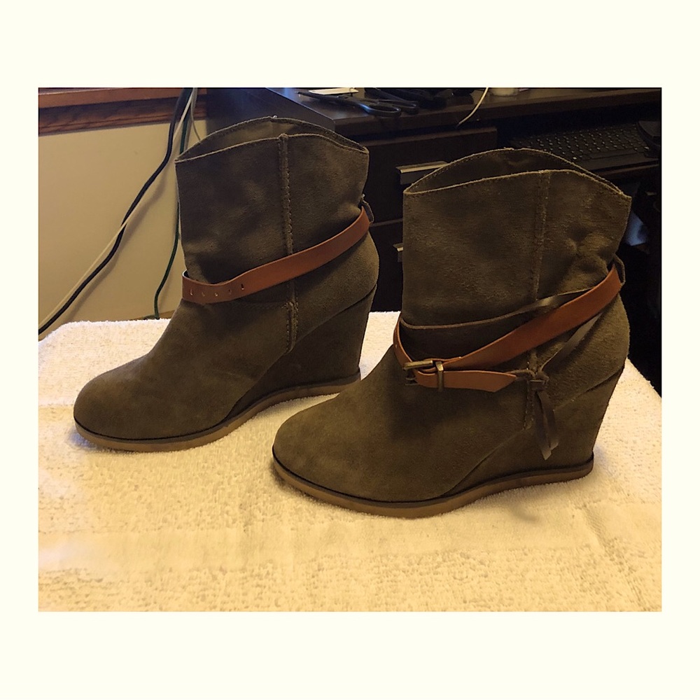 Mia Carrie Wedge Booties